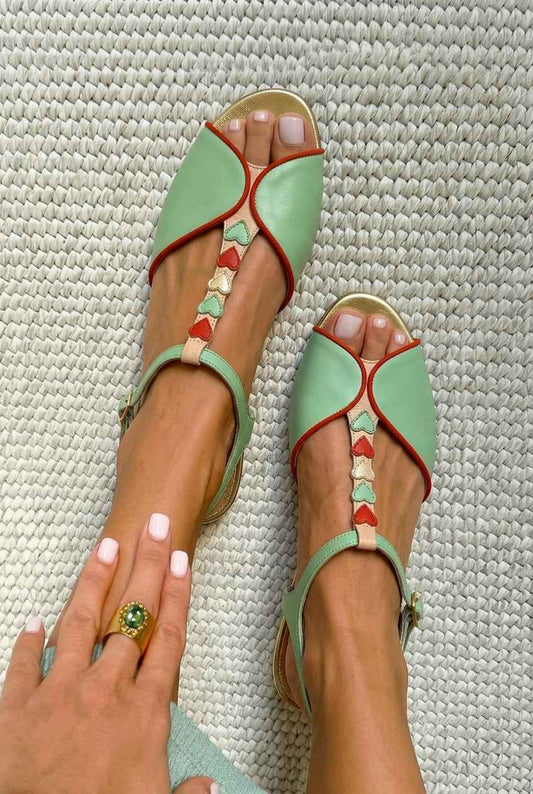 Ixchel | Sandalias Planas con Corazones