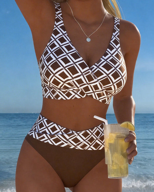 Clara Serra | Bikini de dos piezas con corte de sujetador y estampado de rombos