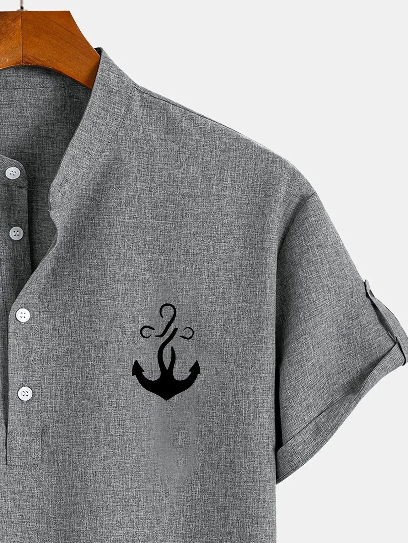 Camisa elegante de manga corta y cuello alto