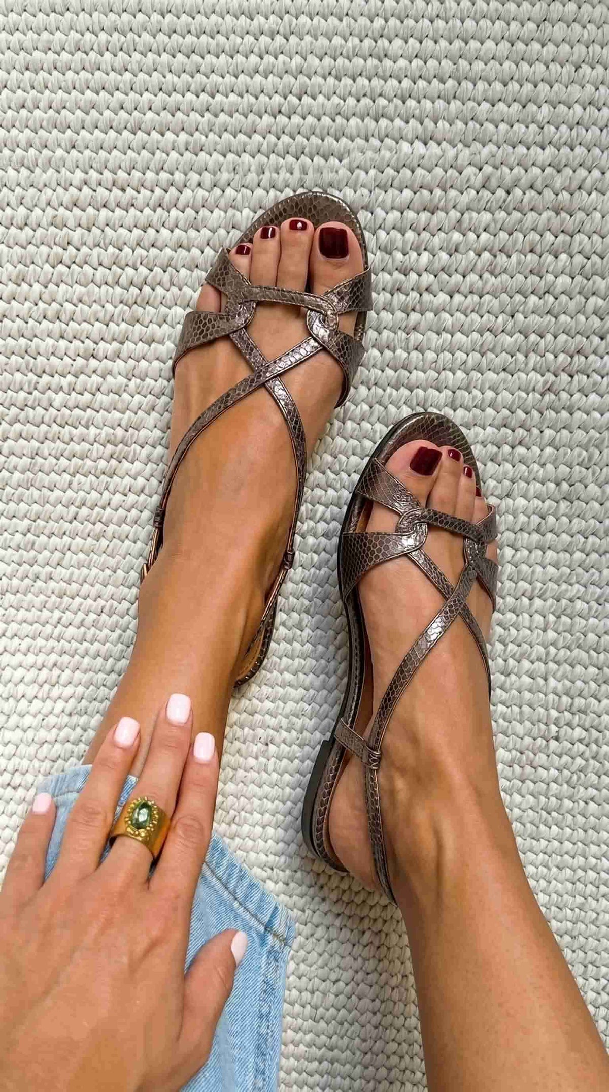 Rebeca | Sandalias Planas Efecto Piel de Serpiente