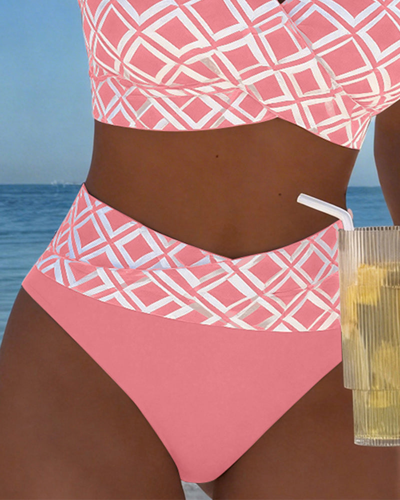 Clara Serra | Bikini de dos piezas con corte de sujetador y estampado de rombos