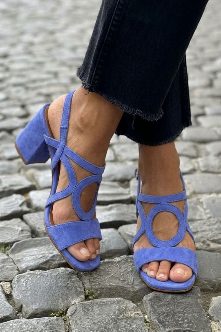 Yaretzi | Sandalias de Punta Cuadrada con Calado Circular