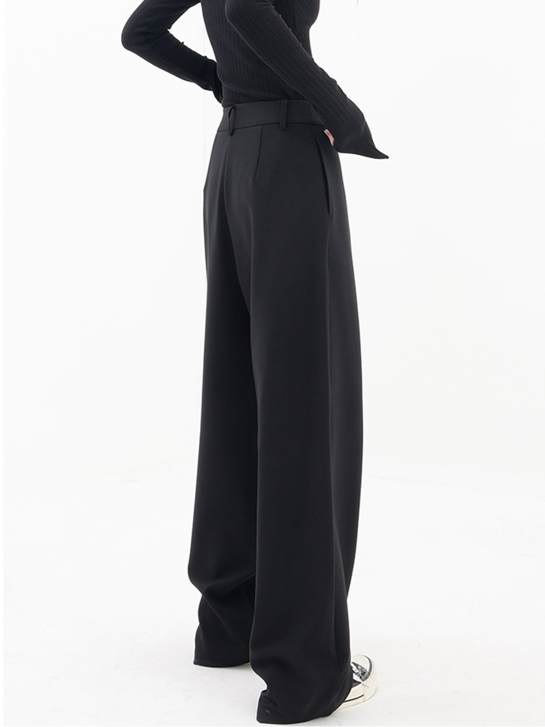 Pantalones holgados modernos