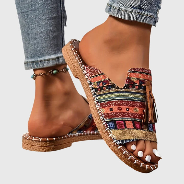 Paula | Sandalias Bohemias con Pompones