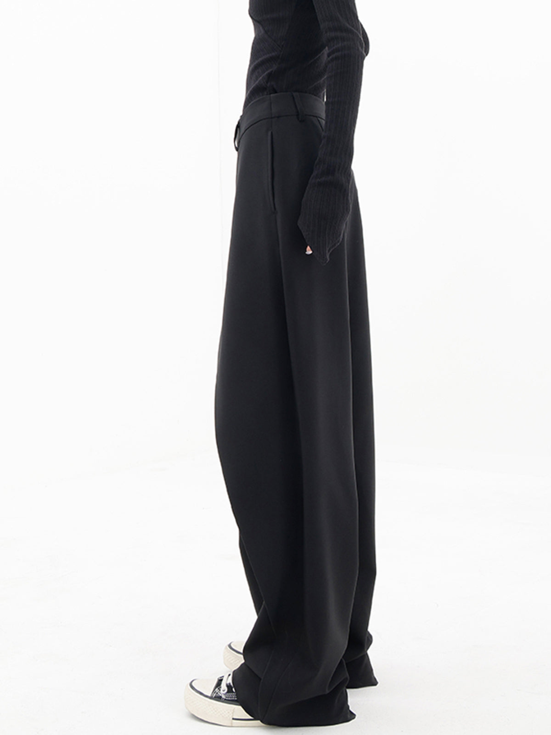 Pantalones holgados modernos
