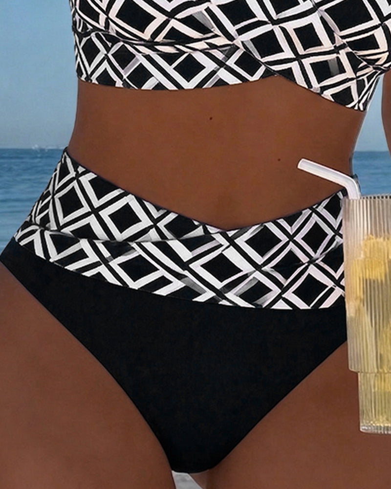 Clara Serra | Bikini de dos piezas con corte de sujetador y estampado de rombos