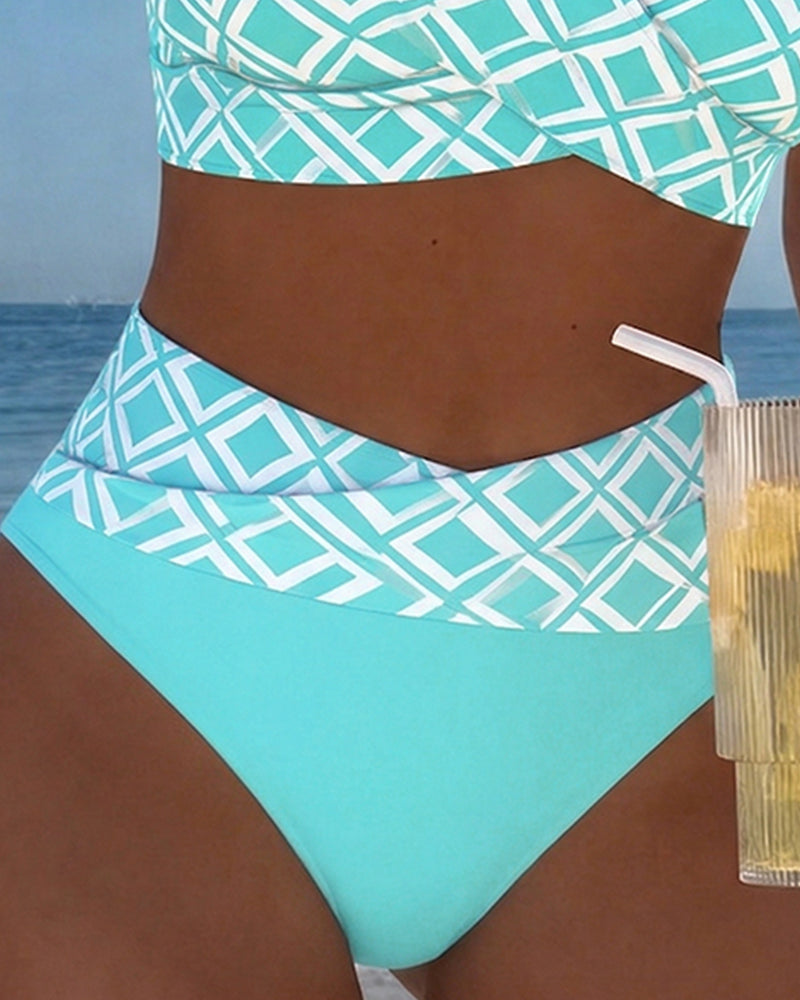 Clara Serra | Bikini de dos piezas con corte de sujetador y estampado de rombos