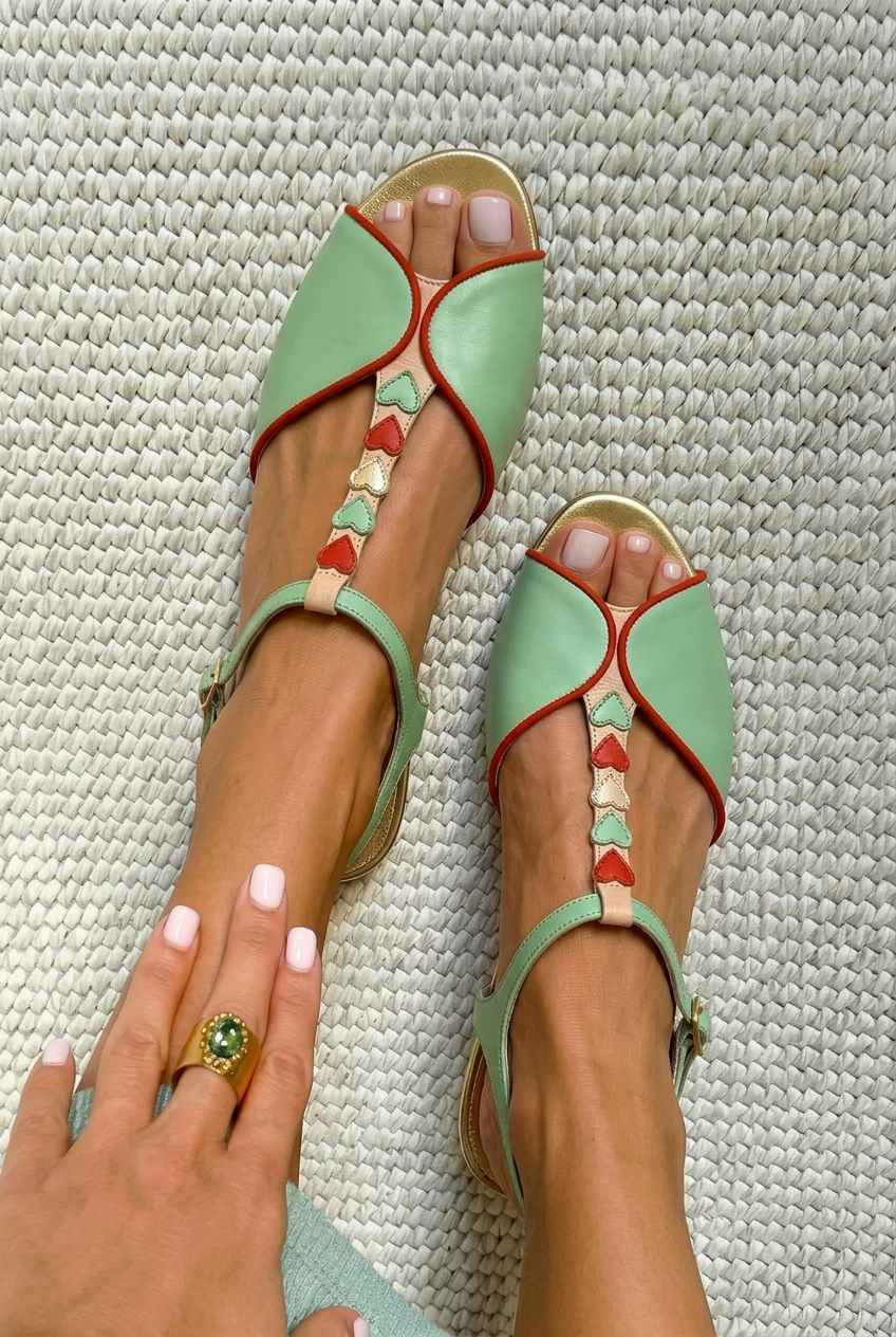 Ixchel | Sandalias Planas con Corazones