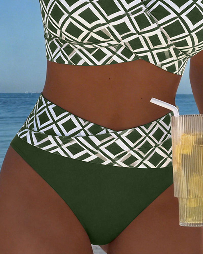 Clara Serra | Bikini de dos piezas con corte de sujetador y estampado de rombos