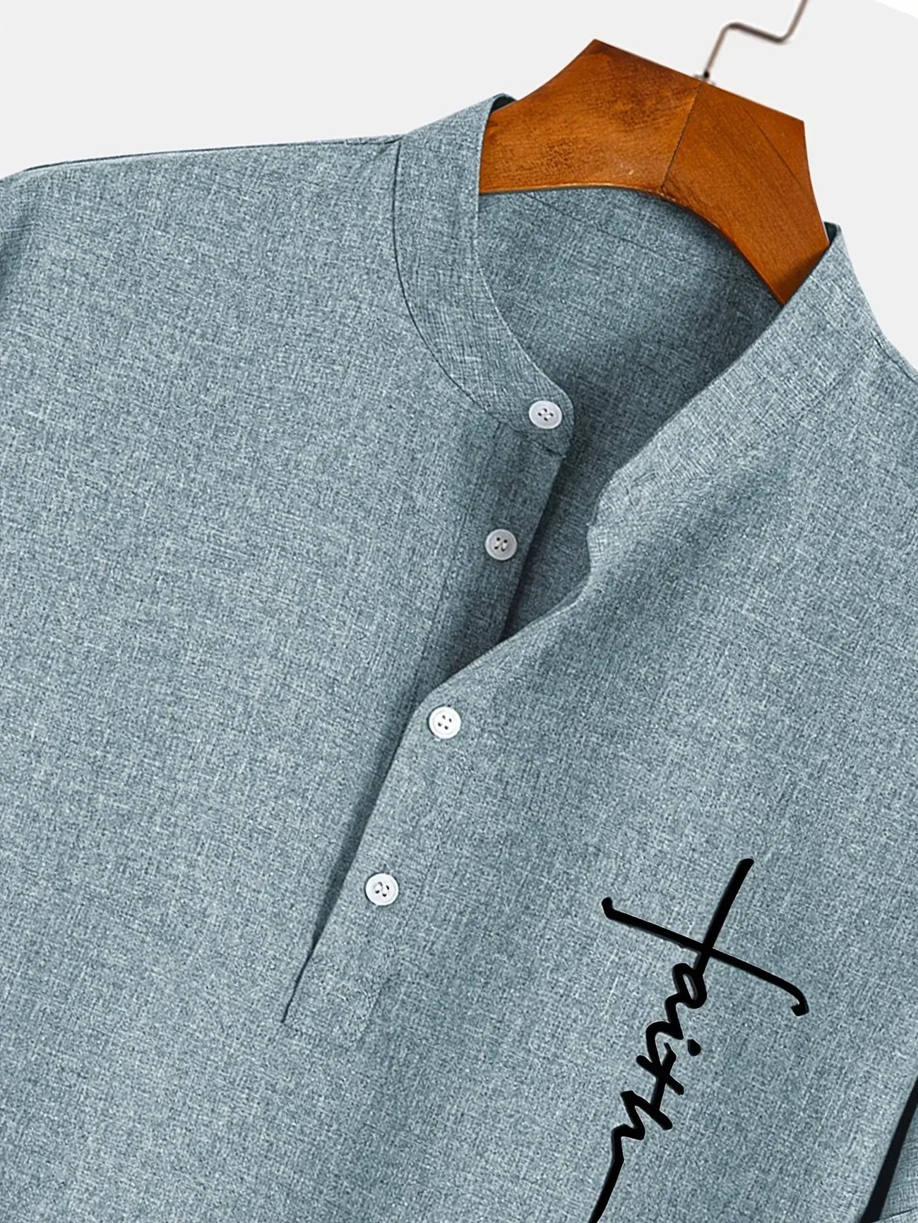 Camisa elegante de manga corta y cuello alto