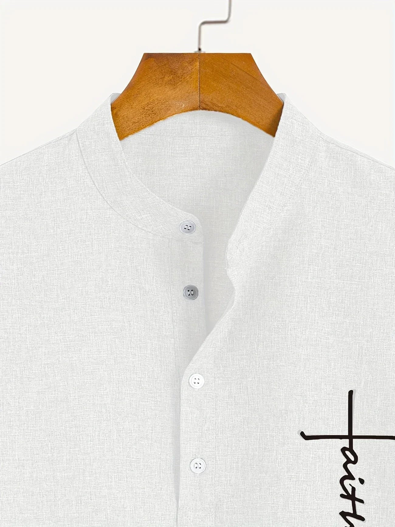 Camisa elegante de manga corta y cuello alto