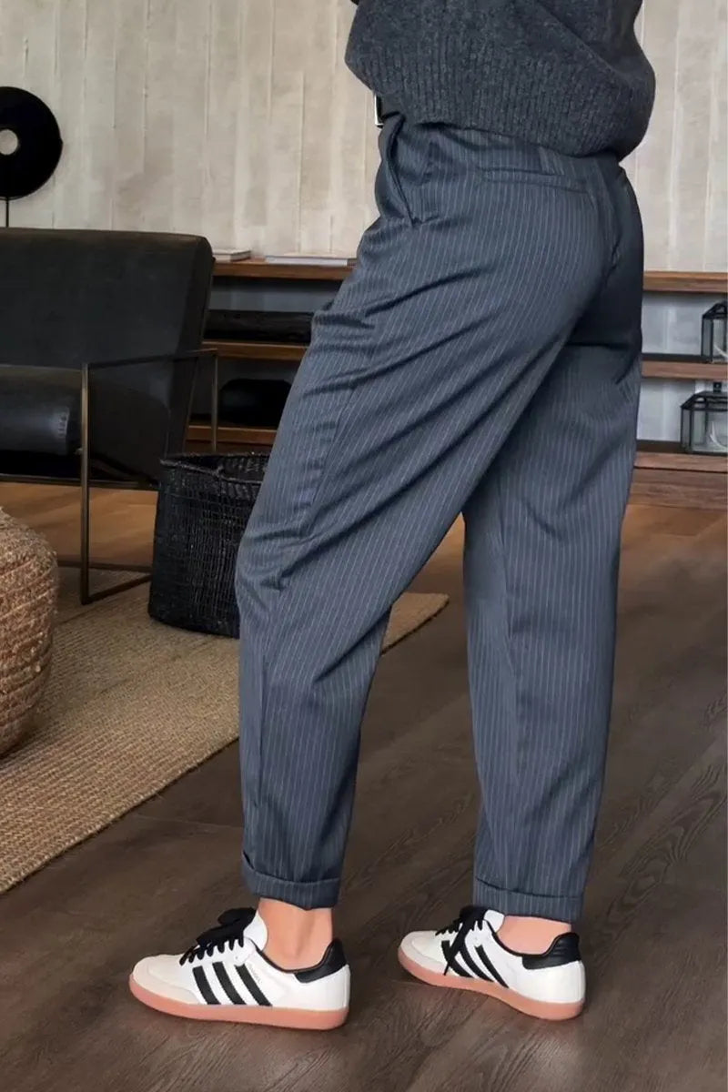 PANTALONES ELEGANTES Y QUE REALZAN LA SILUETA CON RAYAS