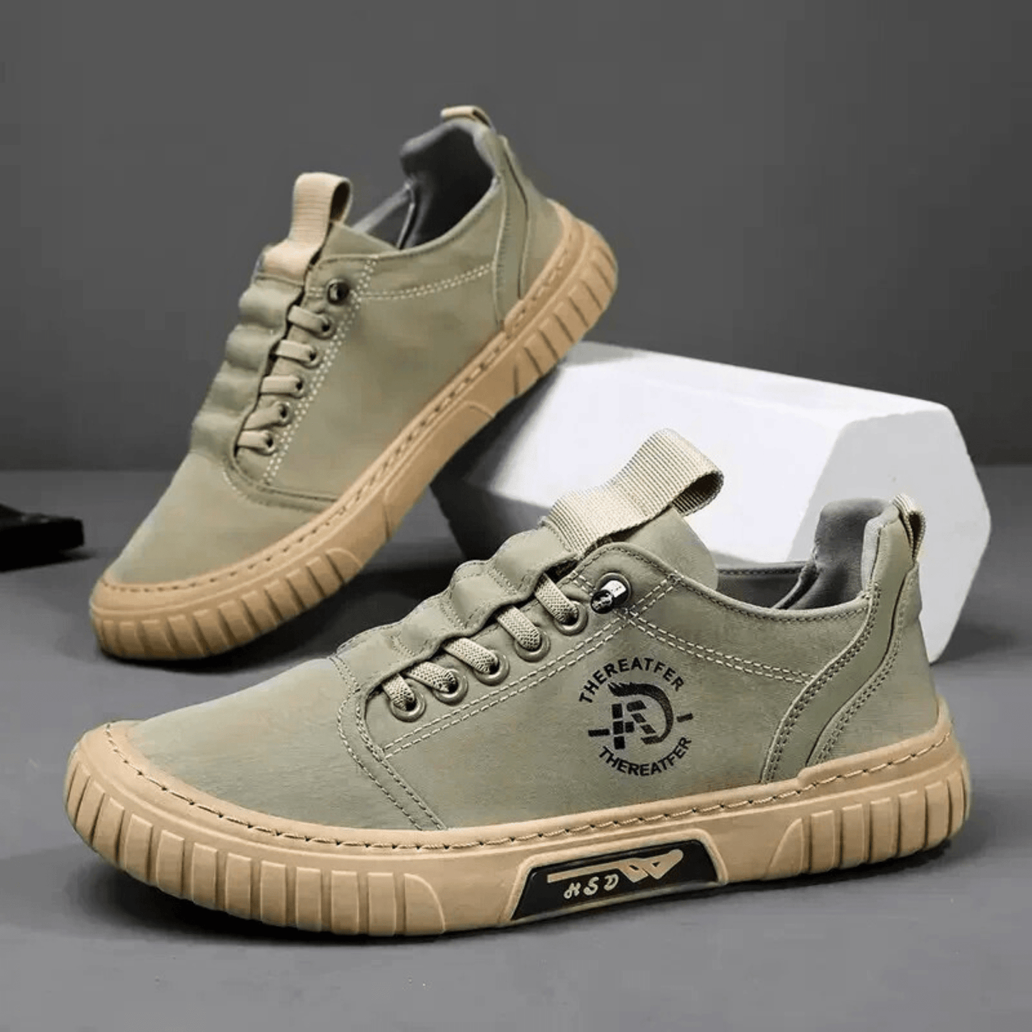 Clara Serra | Zapatillas urbanas informales