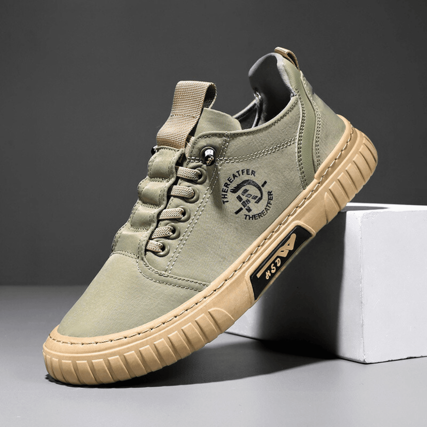 Clara Serra | Zapatillas urbanas informales