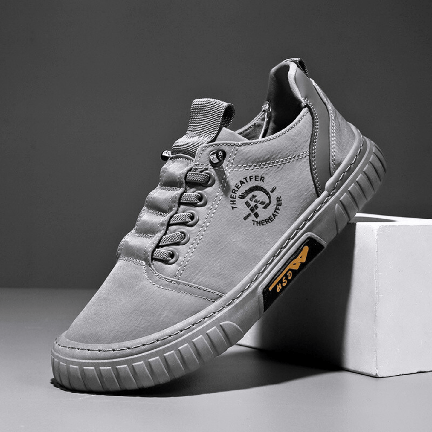 Clara Serra | Zapatillas urbanas informales